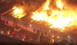 Los &Aacute;ngeles, en estado de emergencia por incendio en un dep&oacute;sito de alimentos