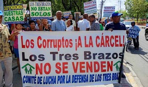 En Los Tres Brazos reclaman títulos de propiedad, escuela y solución a tandas de apagones