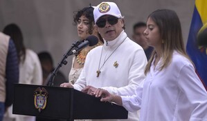 Petro vota por &uacute;ltima vez como presidente y garantiza la transferencia del poder