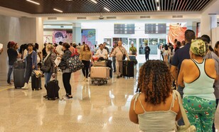 Cobro de US$10 por tarjeta de turista a  criollos sigue vigente pese a eliminarse