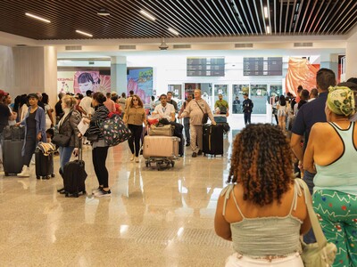 Cobro de US$10 por tarjeta de turista a riollos sigue vigente