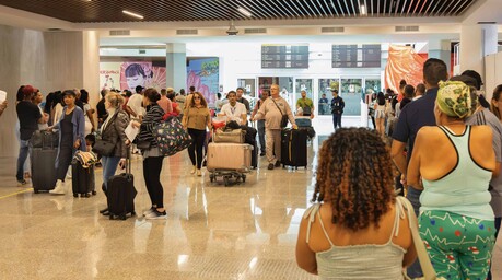 Cobro de US$10 por tarjeta de turista a  criollos sigue vigente pese a eliminarse