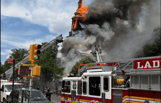 Incendio que consumi&oacute; iglesia hist&oacute;rica de Brooklyn apunta a ser provocado