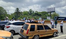 Familiares de mujer desaparecida hace 17 d&iacute;as protestan en la autopista Las Am&eacute;ricas