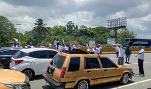 Familiares de mujer desaparecida hace 17 d&iacute;as protestan en la autopista Las Am&eacute;ricas
