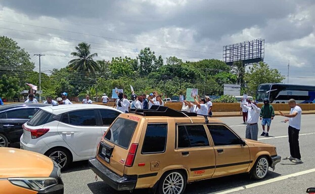 Familiares de mujer desaparecida hace 17 d&iacute;as protestan en la autopista Las Am&eacute;ricas