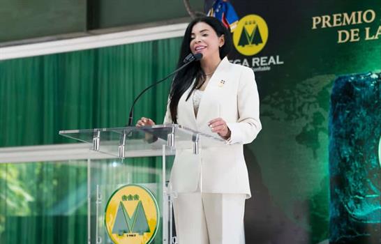 Yeni Berenice Reynoso propone contrato social por una sociedad m&aacute;s justa