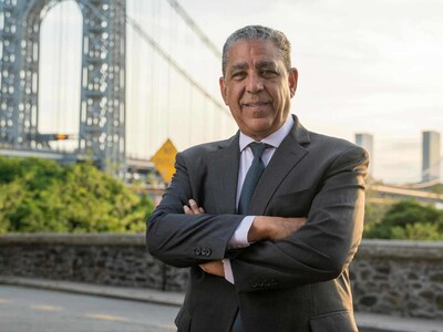 Adriano Espaillat se retira tras perder primarias demócratas
