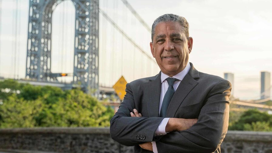 Adriano Espaillat anuncia su retiro del escenario público tras perder las primarias demócratas Adriano Espaillat anuncia su retiro del escenario público tras perder las primarias demócratas