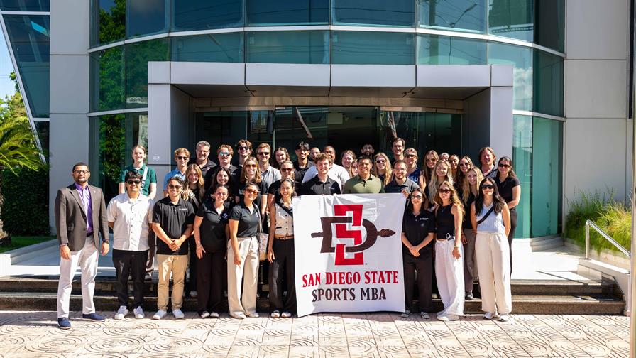 Banco BHD recibe visita académica de la Universidad de San Diego para conocer su alianza con MLB