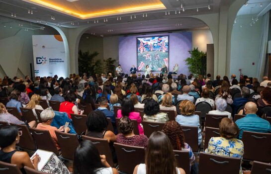 Conversatorios literarios en el festival Mar de Palabras abordan temas de memoria y desigualdad