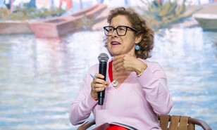 Berna Gonz&aacute;lez Harbour: "La novela negra es un retrato social"