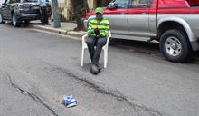 Hundimiento en calle Leonor de Ovando causa da&ntilde;os a veh&iacute;culos