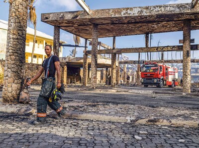Del paraíso al humo: el día que turistas corrieron por sus vidas