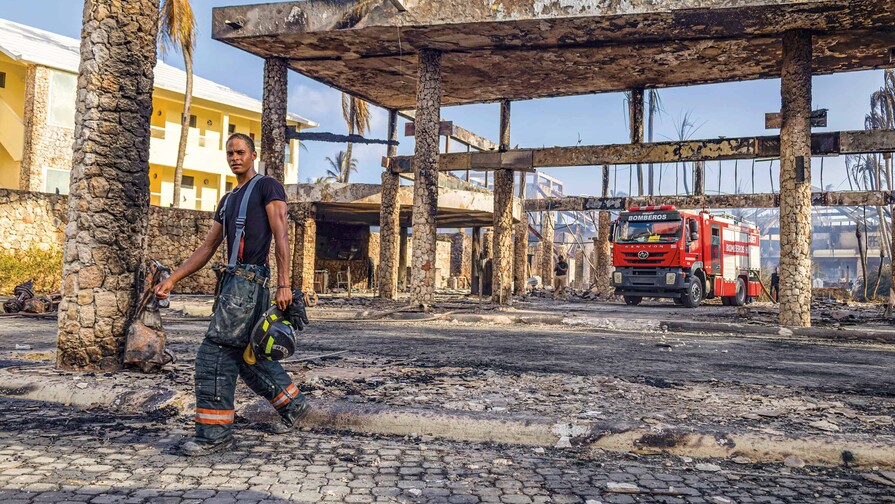 Del paraíso al humo: el día que turistas corrieron para salvar sus vidas en Bayahíbe Del paraíso al humo: el día que turistas corrieron para salvar sus vidas en Bayahíbe