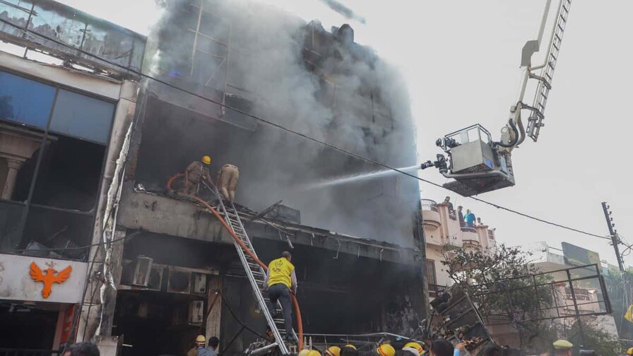 Un incendio en un edificio mata a 14 niños en India Un incendio en un edificio mata a 14 niños en India