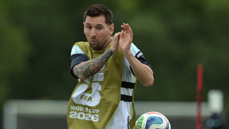 La pelota debe llegarle a Messi para que haga la magia, dice Enzo Fernández La pelota debe llegarle a Messi para que haga la magia, dice Enzo Fernández
