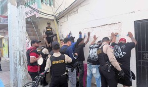 Ocupan m&aacute;s de ocho mil gramos de droga y arrestan a 28 personas en Santiago