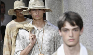 La luz del Mediterr&aacute;neo inspira la propuesta de Giorgio Armani en la pasarela de Mil&aacute;n