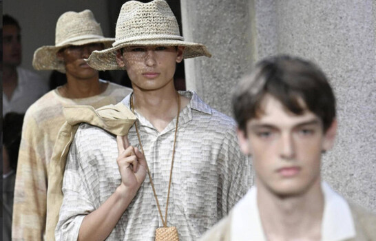 La luz del Mediterr&aacute;neo inspira la propuesta de Giorgio Armani en la pasarela de Mil&aacute;n