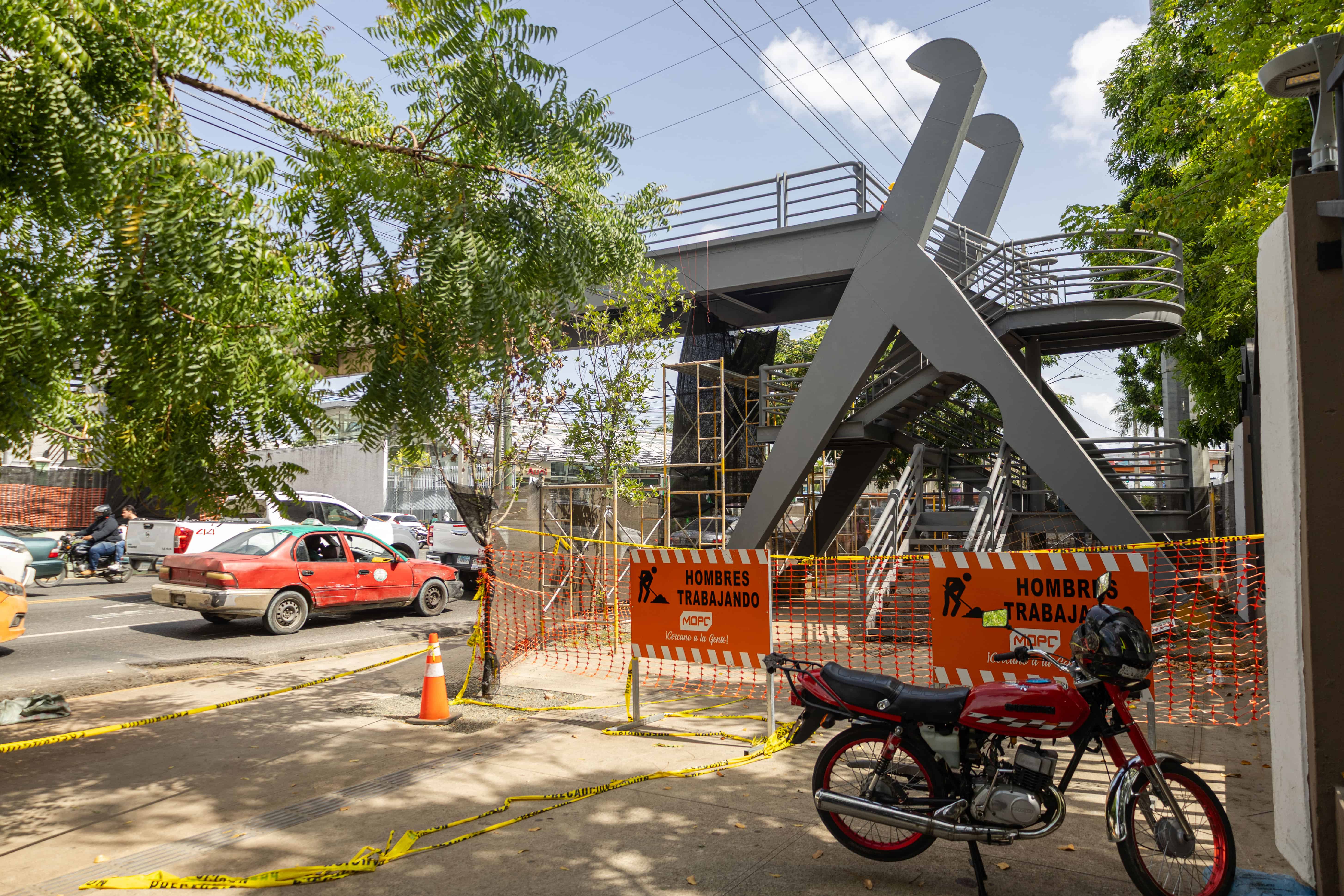 Hace como tres semanas que se iniciaron los trabajos de rehabilitacion del peatonal.