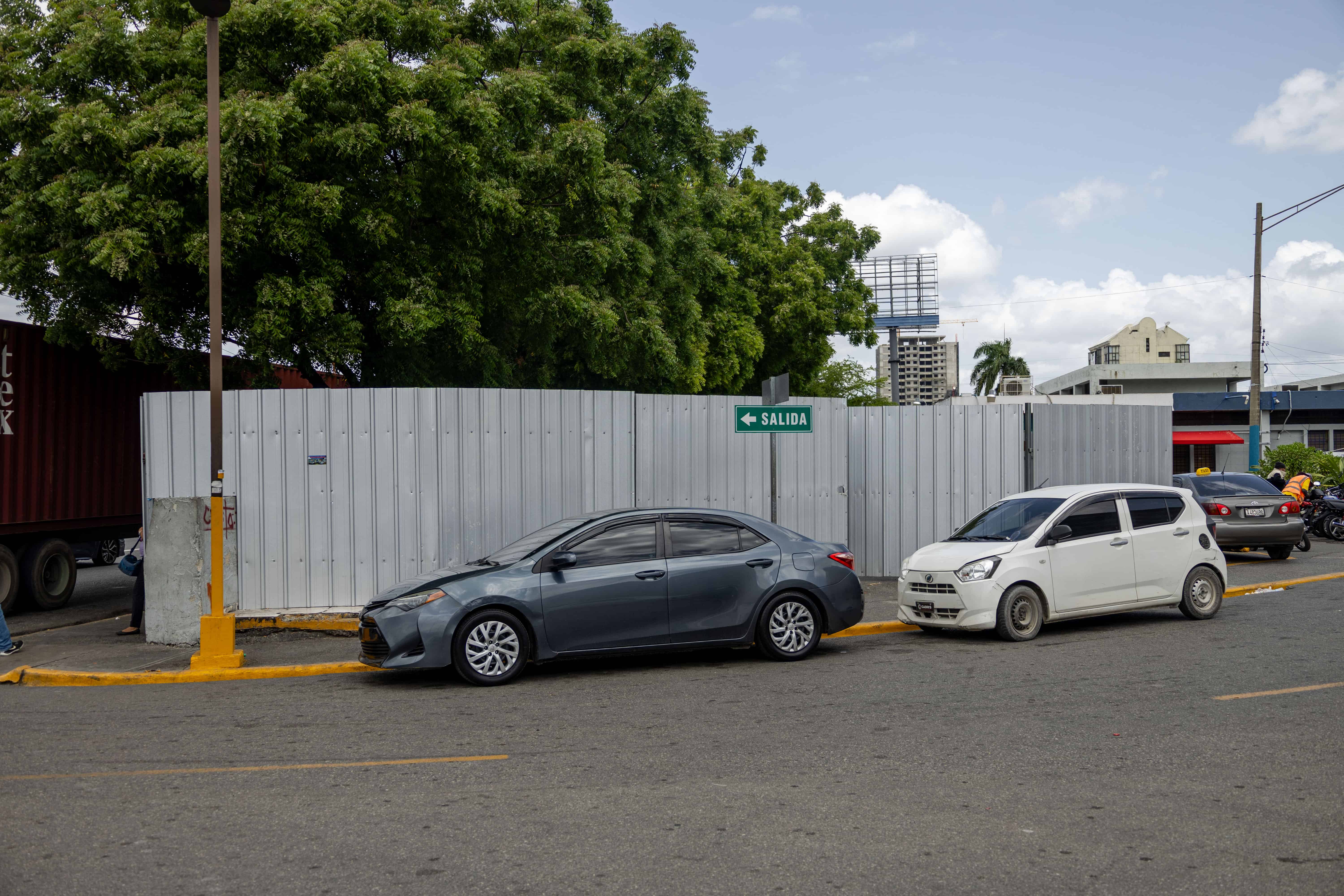 En el Hospital Darío Contreras ya se delimitó el área de trabajo.