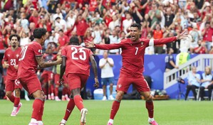 Cristiano Ronaldo calma la tormenta con doblete y Portugal golea a Uzbekist&aacute;n