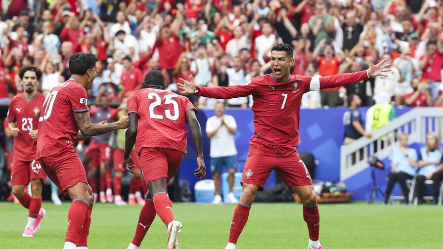 Cristiano Ronaldo calma la tormenta con doblete y Portugal golea a Uzbekist&aacute;n