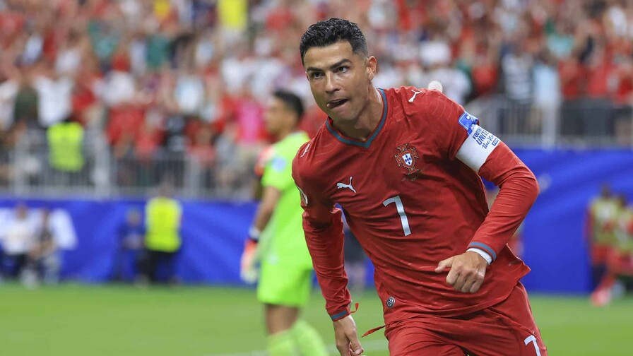 Cristiano Ronaldo se convierte en el primer jugador en anotar en seis mundiales Cristiano Ronaldo se convierte en el primer jugador en anotar en seis mundiales