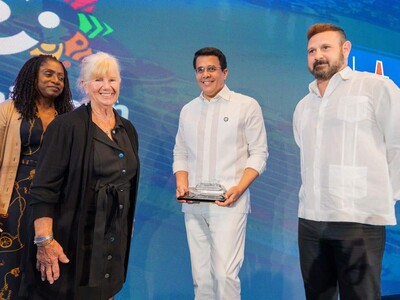 David Collado recibe reconocimiento por cruceros en RD