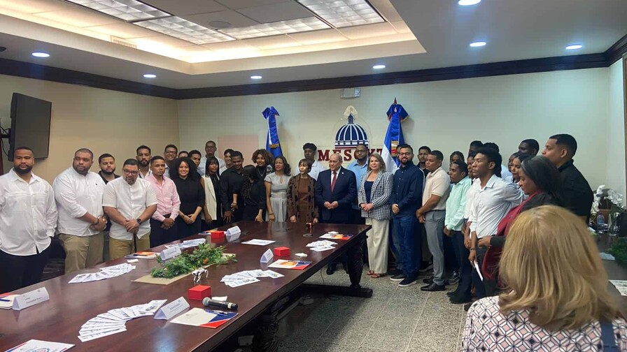 Estudiantes universitarios participan en evaluaci&oacute;n de competencias de emprendimiento del Mescyt