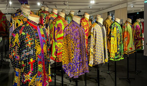 De camisas estampadas de Versace a pipas de Lancel, la moda masculina se expone en Par&iacute;s