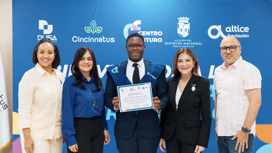 La Fundación Altice y Alcaldía del Distrito Nacional realizan graduación de programa juvenil La Fundación Altice y Alcaldía del Distrito Nacional realizan graduación de programa juvenil