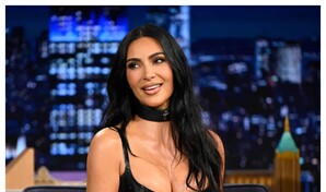Kim Kardashian hablando espa&ntilde;ol con saludo dominicano: KLK manita