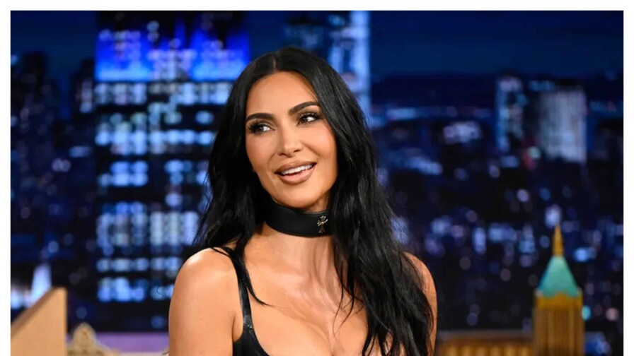 Kim Kardashian hablando español con saludo dominicano: KLK manita Kim Kardashian hablando español con saludo dominicano: KLK manita