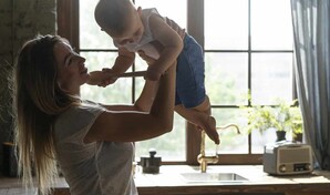 El 40 % de las madres espa&ntilde;olas tiene que dejar de trabajar para dedicarse a la crianza