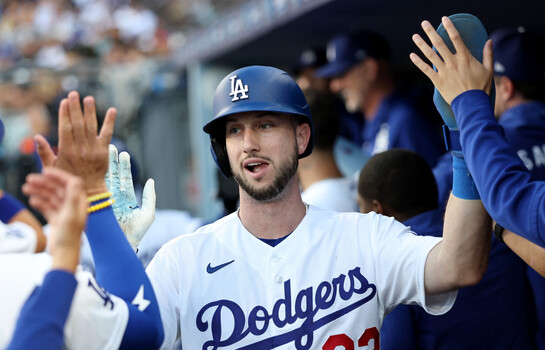 Kyle Tucker abandona el juego de los Dodgers por espasmos en la espalda baja