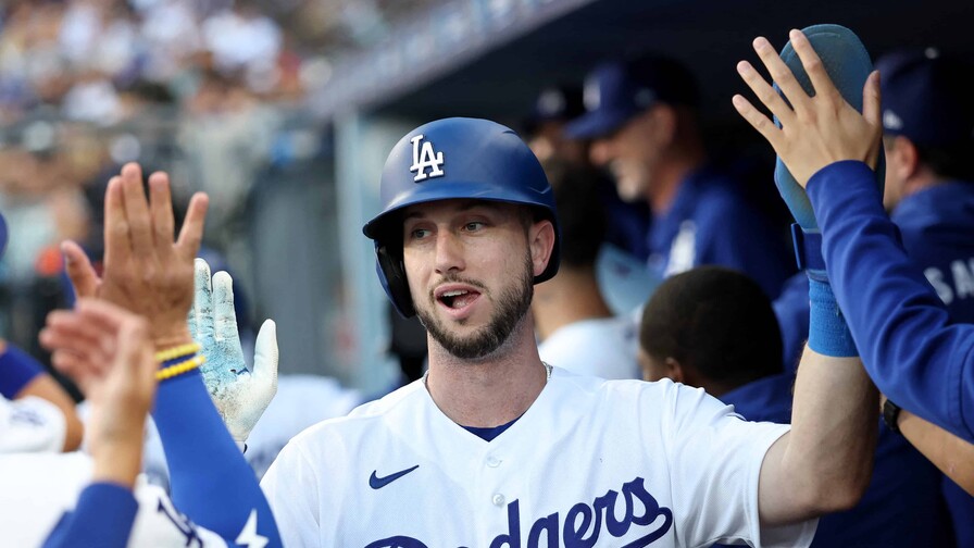 Kyle Tucker abandona el juego de los Dodgers por espasmos en la espalda baja