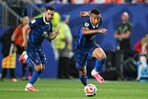 Mbapp&eacute; clasifica a Francia a 16vos y sigue a la caza de Messi