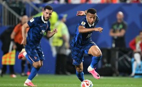 Mbapp&eacute; clasifica a Francia a 16vos y sigue a la caza de Messi
