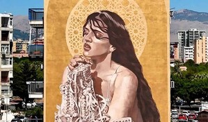 Rosal&iacute;a se convierte en santa en un enorme mural en Palermo
