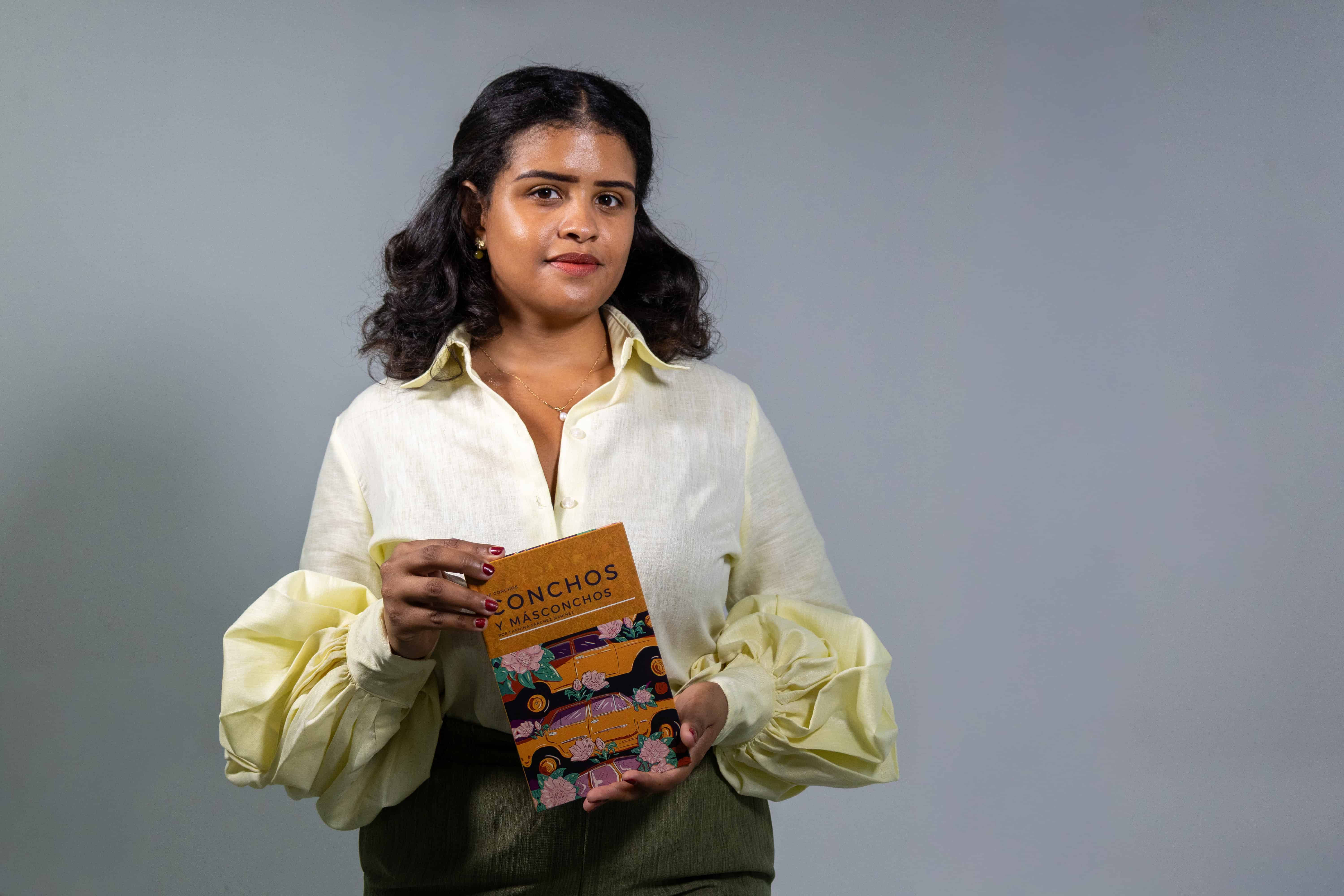 La joven escritora Farhina S&aacute;nchez convierte las rutas de concho en historias de identidad nacional