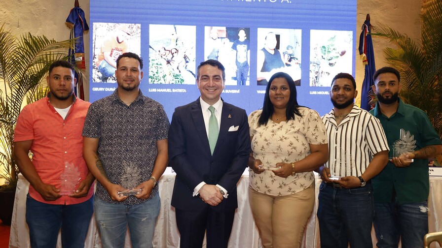 Emprendedores transforman sus vidas con apoyo de la Federación Dominicana de Desarrollo Emprendedores transforman sus vidas con apoyo de la Federación Dominicana de Desarrollo