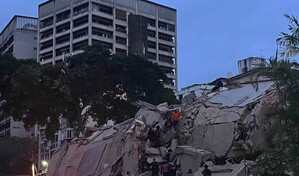 Reportan colapsos de varias edificaciones por sismo en Venezuela