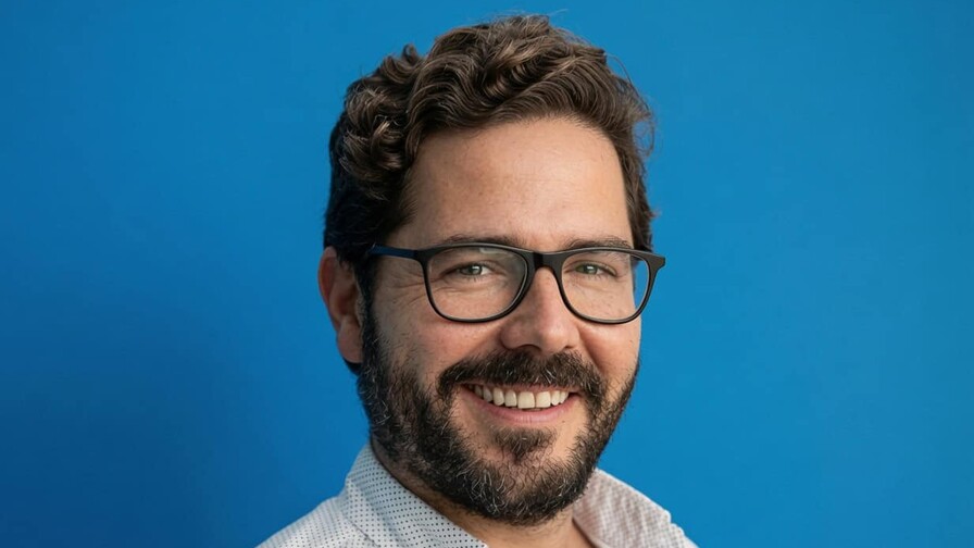Camilo Hoyos, el profesor detr&aacute;s de Paredro