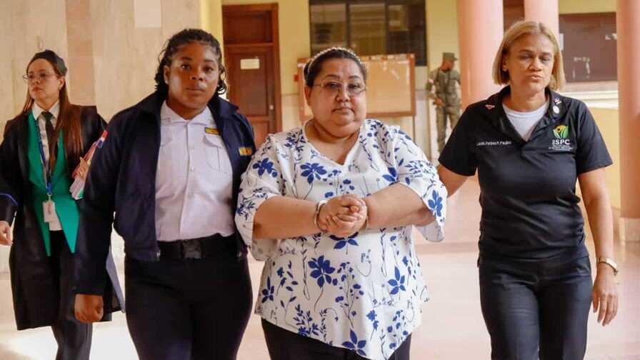 Imputada en caso Onco14 va a colaborar con el Ministerio Público, dice su abogado Imputada en caso Onco14 va a colaborar con el Ministerio Público, dice su abogado