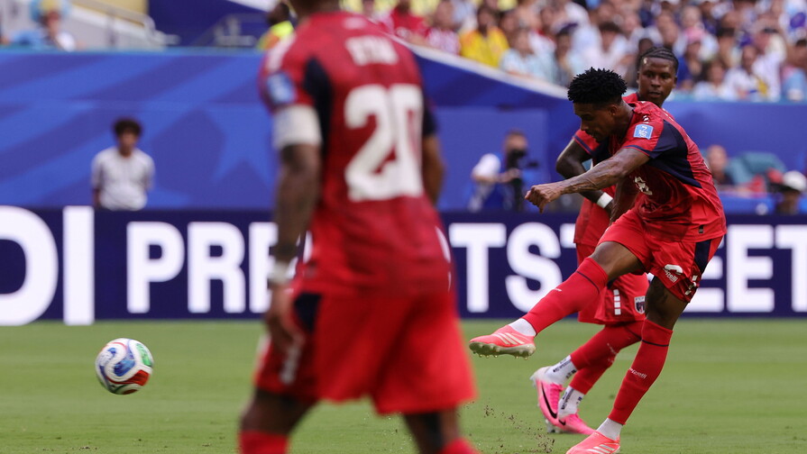 Kevin Pina anotó el gol más rápido y lejano de la segunda ronda de la fase de grupos Kevin Pina anotó el gol más rápido y lejano de la segunda ronda de la fase de grupos