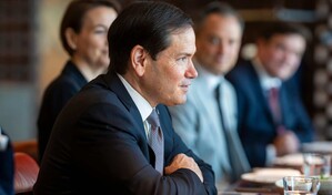 Rubio aborda con presidente emirat&iacute; el tr&aacute;nsito en Ormuz en inicio de su gira por el Golfo