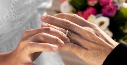 De boda en boda: mujer admitir&aacute; fraude tras casarse con m&aacute;s de una docena de hombres en Texas