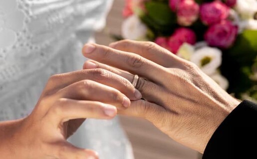 Apresan mujer acusada de organizar matrimonios falsos en EE. UU. e invertir en propiedades en RD
